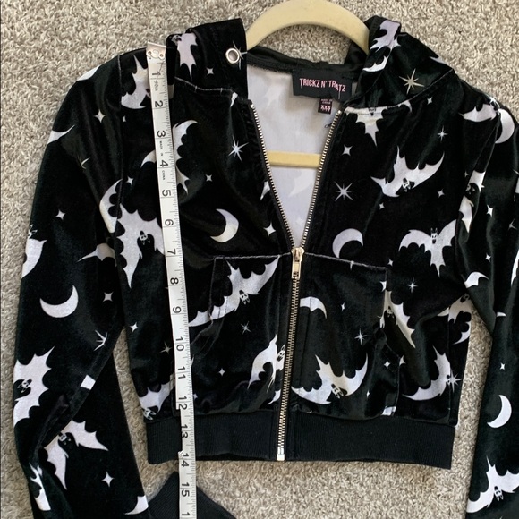Trickz N Treatz Bat Graphics Goth Velvet Cropped Zip Up Sweatshirt Size XXS - Picture 6 of 7